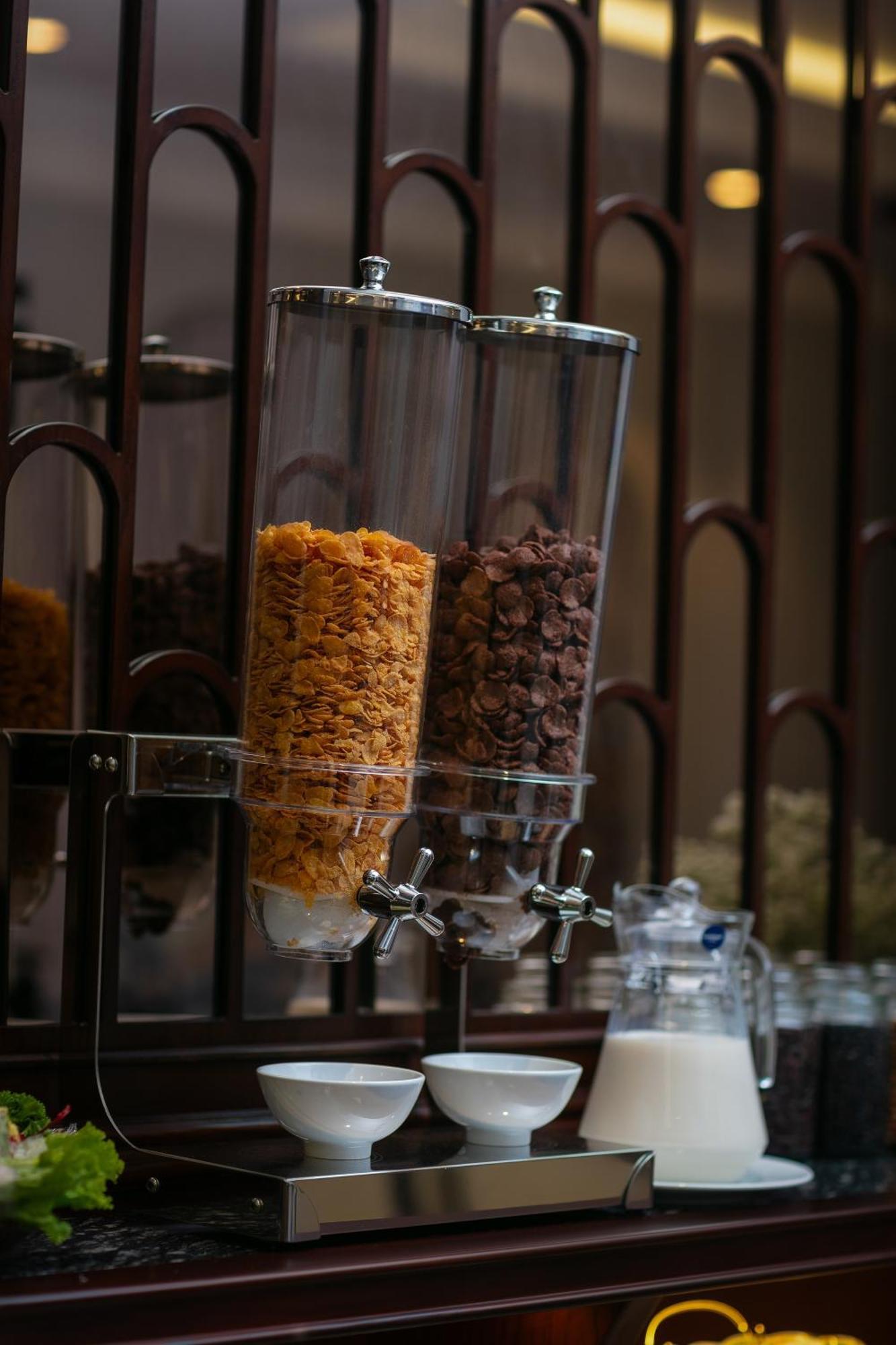 Serene Central Hotel 河内 外观 照片